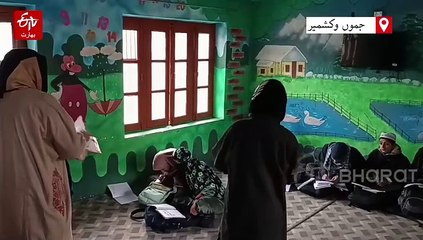 پلوامہ: سرکاری اسکولوں میں موسم سرما میں بھی کلاسز کا نظم، مفت تعلیم سے بچے خوش