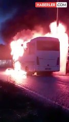 Seyir halindeki öğrenci servisi alev topuna döndü