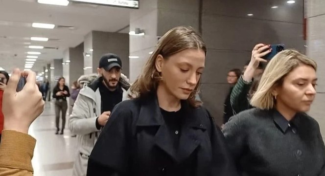 Serenay Sarıkaya Çağlayan Adliyesi'ne ifade vermeye geldi