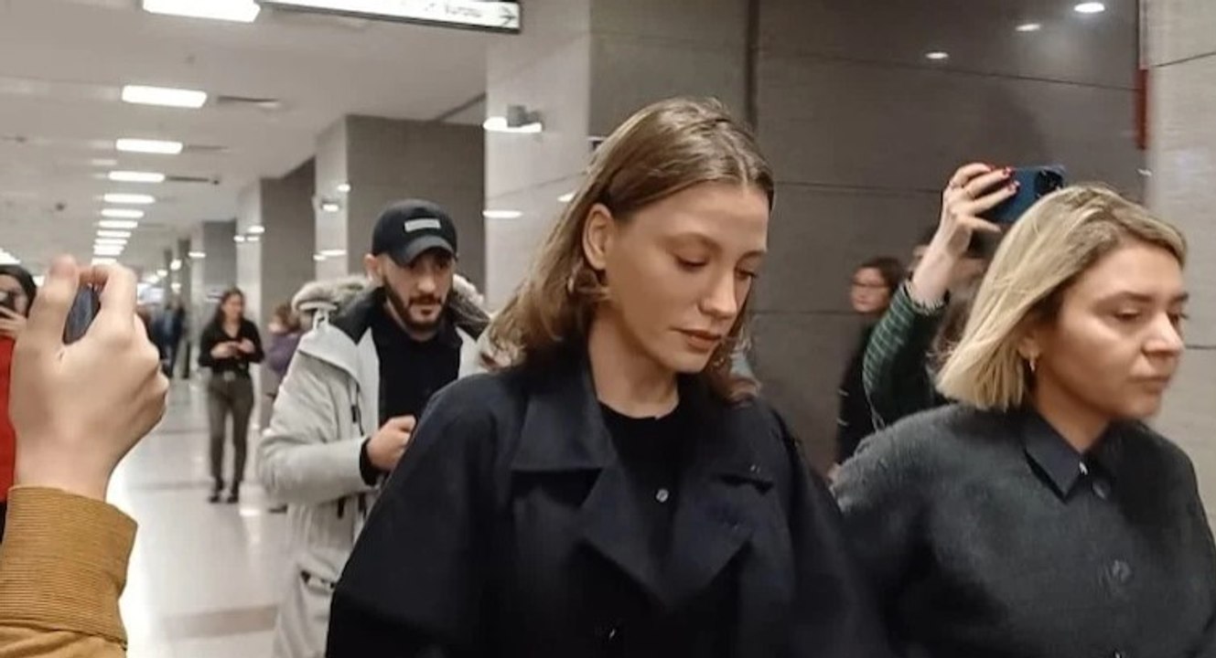 Serenay Sarıkaya Çağlayan Adliyesi'ne ifade vermeye geldi