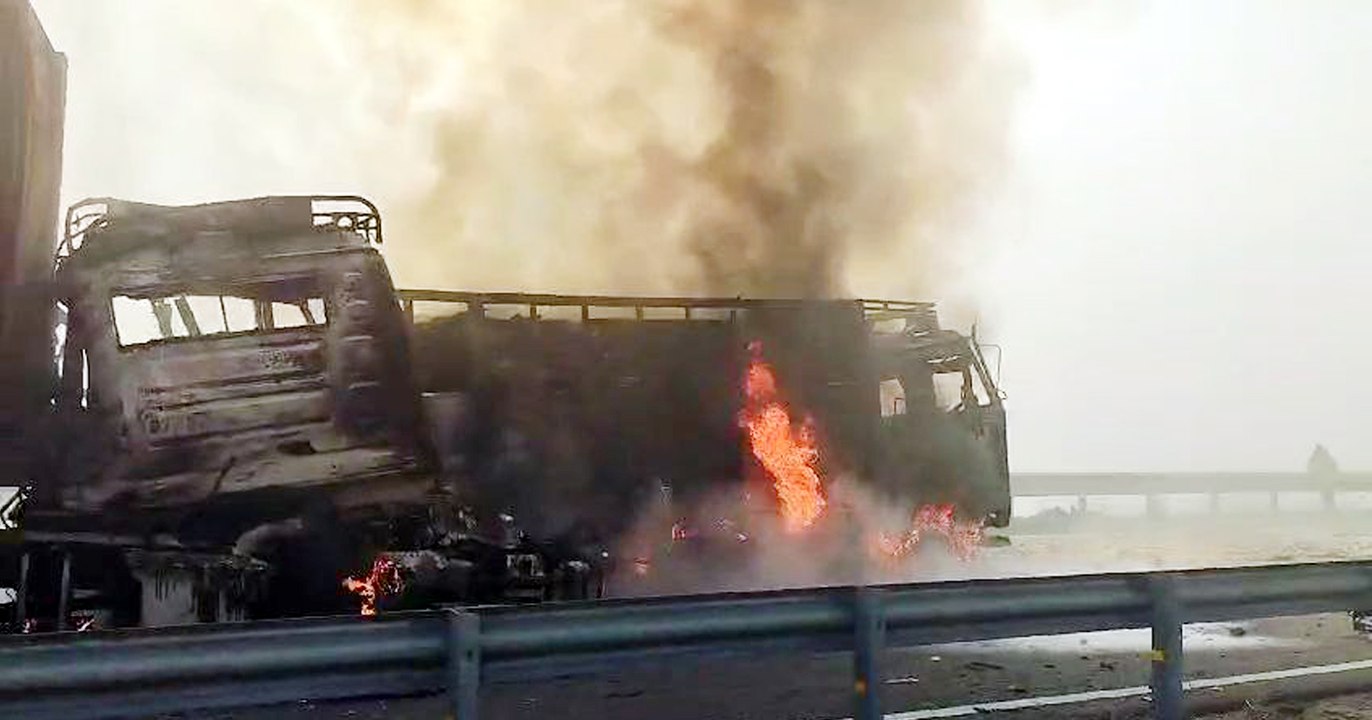 Fog wreaks havoc on Amritsar Jamnagar Express Highway, a dozen vehicles collide with each other