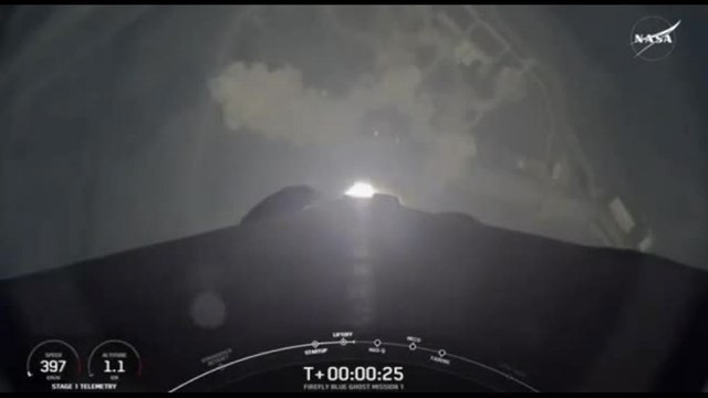Decollato con successo il razzo SpaceX con a bordo due lander lunari