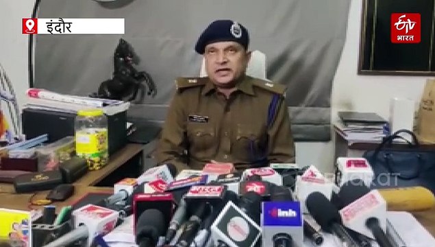 23329349 इंदौर महापौर के पिता एक्सीडेंट के हुए शिकार , कार चालक ने मार्निंग वॉक पर निकले महापौर के पिता को लिया चपेट।