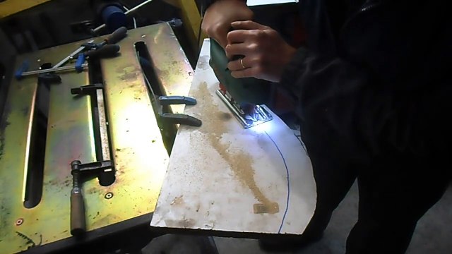 création gabarits pour longeron Peugeot 203