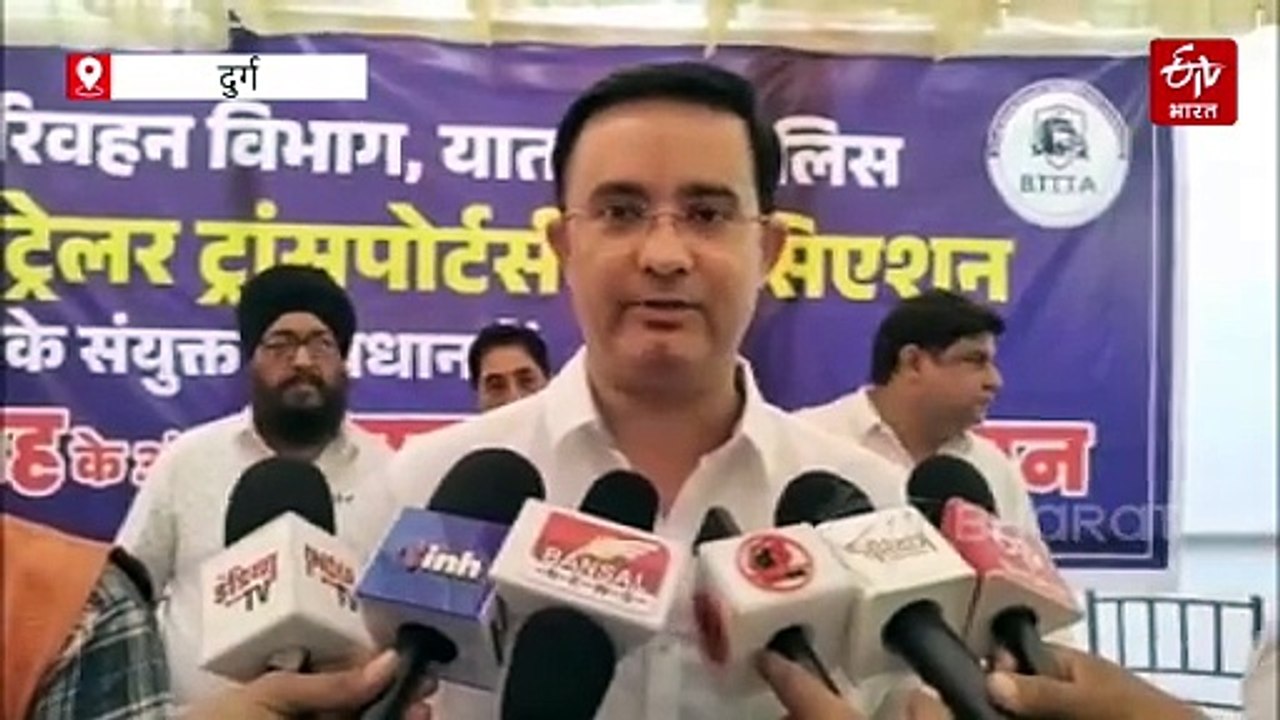 ट्रक ट्रेलर ट्रांसपोर्टर एसोसिएशन की अनोखी पहल, दुर्घटना रोकने के लिए बांटे हेलमेट