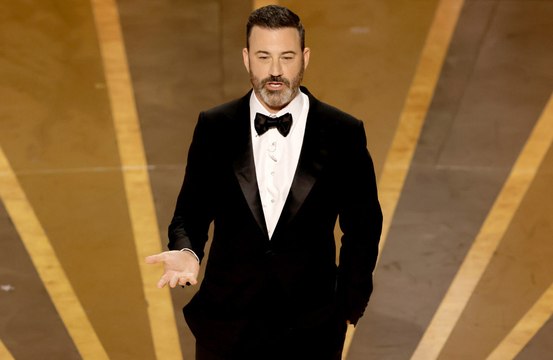 Emocionado, Jimmy Kimmel critica Trump por 'comentários repulsivos' sobre incêndios da Califórnia
