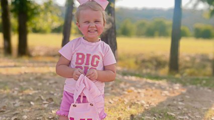 Girl Stuns Family With 'Big Sis' T-Shirt To Announce Mom's Pregnancy | Happily TV