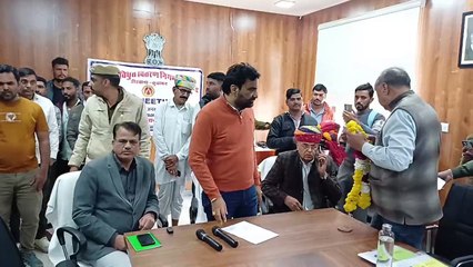 सांसद हनुमान बेनीवाल रहे डीडवाना दौरे पर काम नहीं करने वाले ठेकेदारों को ब्लैक लिस्टेड करने की हिदायत