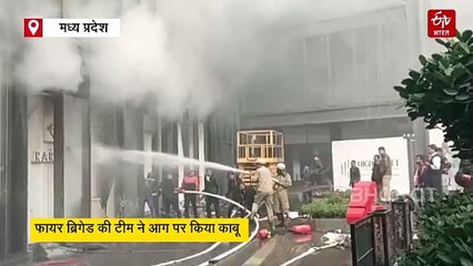 कपड़े के शोरूम में लगी भीषण आग, धुआं-धुआं हुआ पूरा इलाका, लाखों का नुकसान