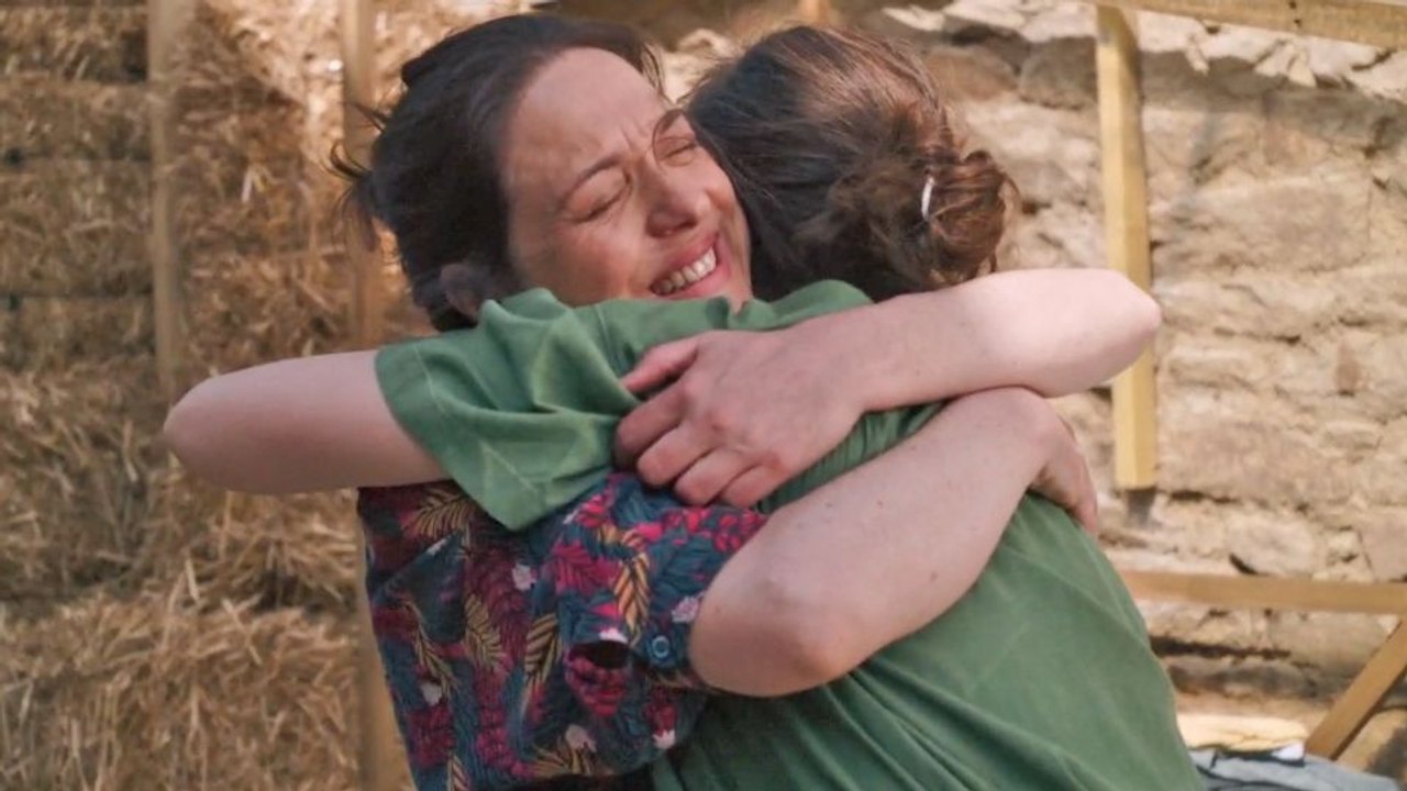 Bonjour l’asile Bande-annonce VF