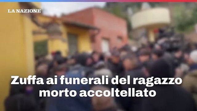 Zuffa ai funerali del ragazzo morto accoltellato