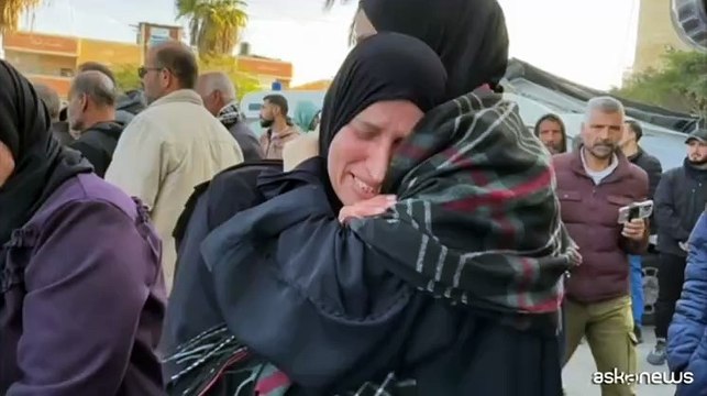 Gaza, lo strazio dei palestinesi bombardati: quando inizia la tregua?