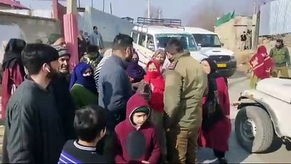 ترال۔۔ نادر میں پانی کی قلت کو لیکر خواتین کا احتجاج