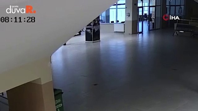 Büyükçekmece'de lise öğrencisi kadın müdür yardımcısını boğazından bıçakladı