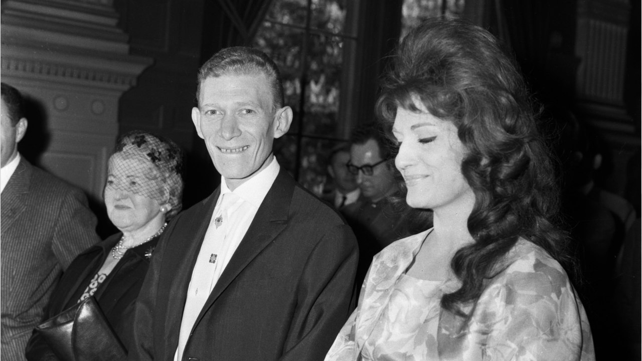 Dalida “courtisée” par les hommes : son premier mari Lucien Morisse ne voyait pas ça d’un bon oeil...