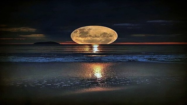 Sevda ateşi, yakar içimi. Sönmeyen bir kor, sarar beni