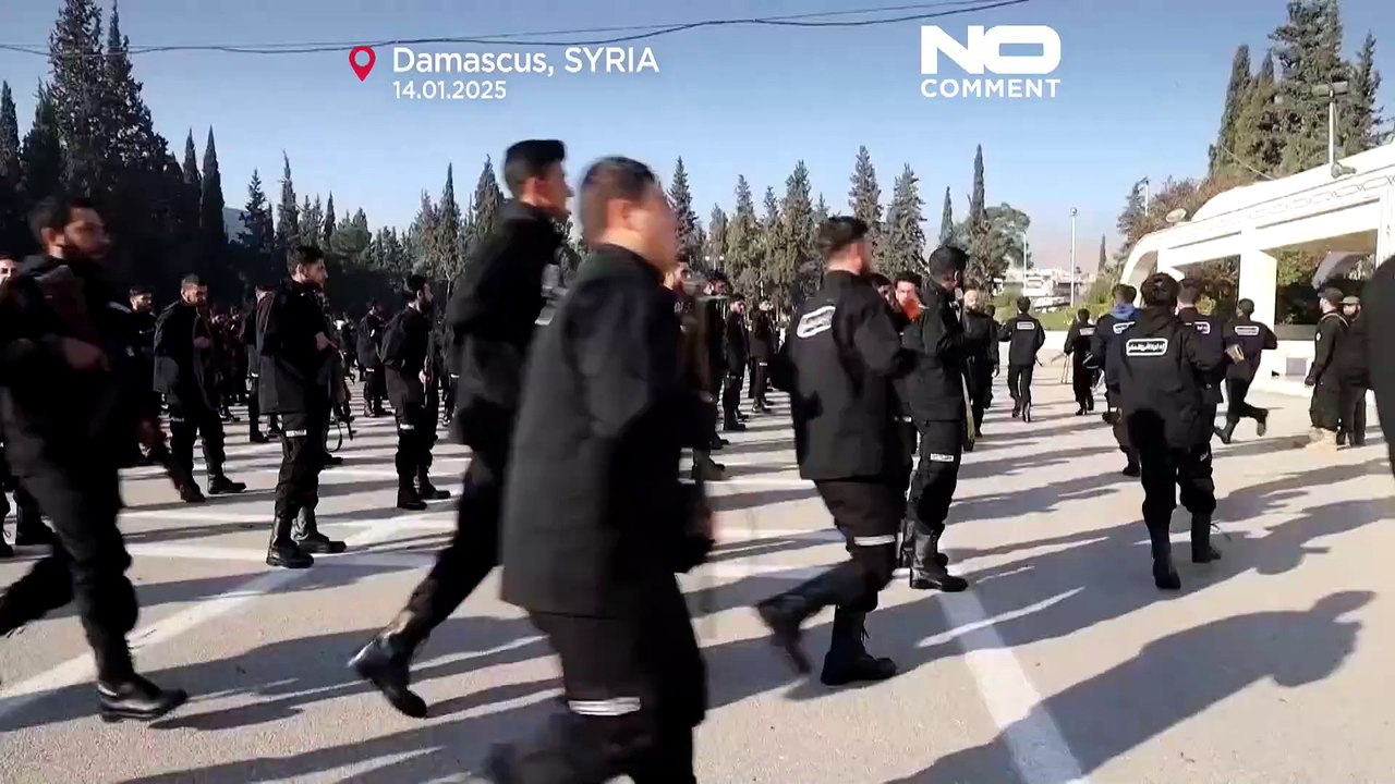 دفعة لا تشبه سابقاتها.. كلية الشرطة السورية تخرّج أول جيل بعد سقوط الأسد