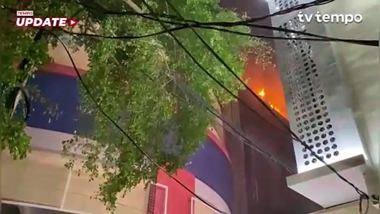 Glodok Plaza Kebakaran, Delapan Pekerja yang Terjebak Berhasil di Evakuasi