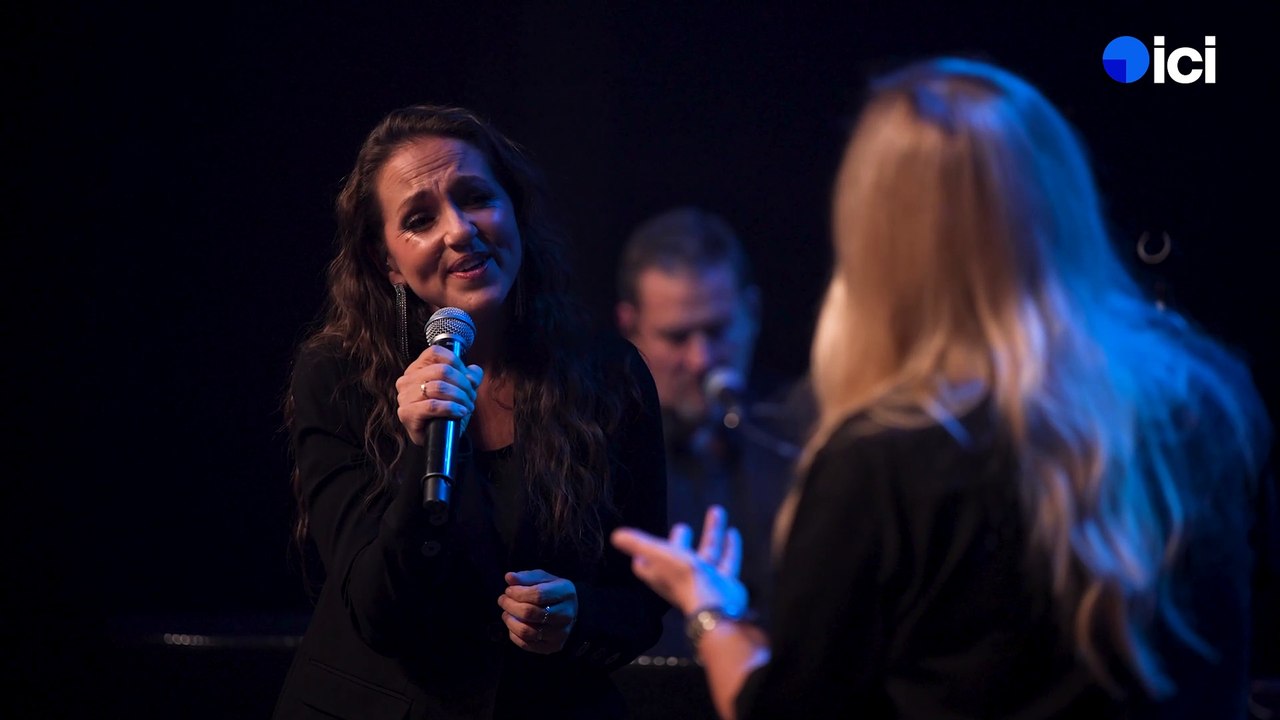 Lara Fabian chante "Tu es mon autre" en concert ici Live à Avignon