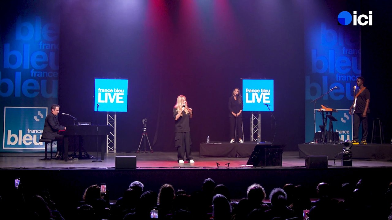 Lara Fabian chante "Ta Peine" en concert ici Live à Avignon