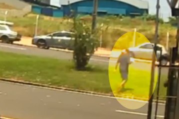 Câmara de segurança flagra atropelamento de homem; vítima ficou em estado gravíssimo