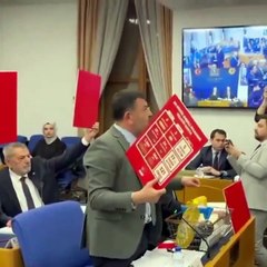 CHP’de karton furyası! Kırmızı kart kesmedi, kırmızı karton gösterdiler!