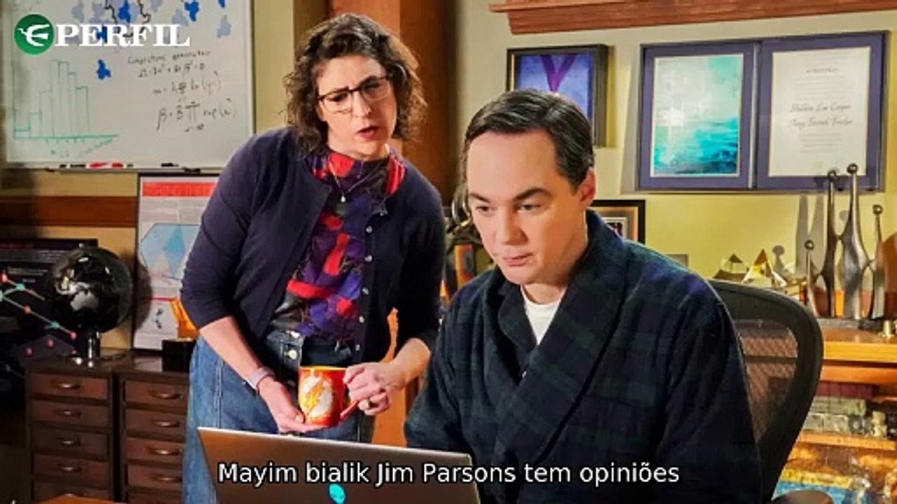 "Mayim Bialik e Jim Parsons debatem reboot, pirâmide alienígena na Antártida e acordo em Gaza"