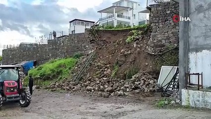 İstinat duvarı otomobilin üzerine yıkıldı