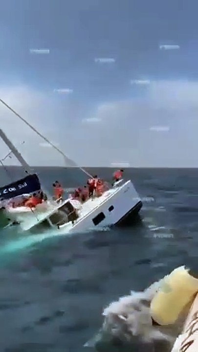barco afunda na Tailândia