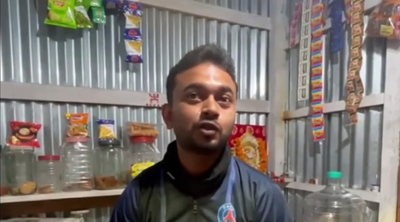 লঙ্কা চা..... কখনো শুনেছেন? চা প্রেমীদের জন্য নতুন চমক, একদিকে যেমন নতুন সাধের মোড়ক অন্যদিকে স্বাস্থ্যের উপকারী! লঙ্কার চা খেতে চা প্রেমীদের লম্বা লাইন