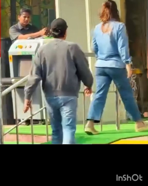 Actor_Saif_Ali_Khan_injured_in_knife_attack_during_robbery_attempt_at_home_andKareena_Kapoor_Khan_was_not_at_home_last_night,_during_the_burglary_atte