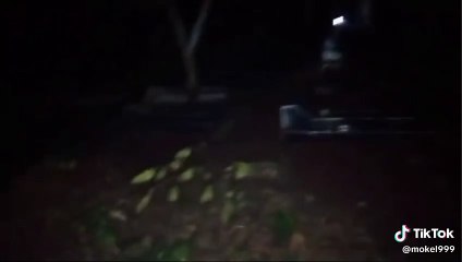 Penampakan kuntilanak merah di makam keramat