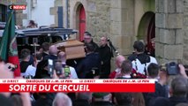 Le cercueil de Jean-Marie Le Pen sort de l'église Saint-Joseph lors de l'hommage familial au fondateur du RN