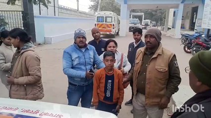 कैमूर- प्राइवेट विद्यालय में पढ़ाई के बीच बच्चे के सांस रोकने के दौरान बिगड़ी तबीयत, परिजनों ने टीचर पर गला दबाने का लगाया आरोप, सूचना पहुंची डायल 112 पुलिस मामले की जांच में जुटी,