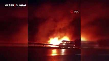 Servis aracı alev topuna döndü: O anlar kamerada