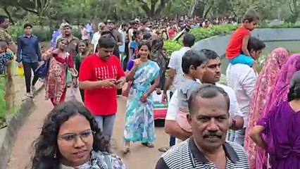 காணும் பொங்கலை முன்னிட்டு சுற்றுலாத்தலமான வண்டலூர் உயிரியல் பூங்காவில் குவிந்த மக்கள்