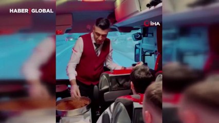 Şehirlerarası otobüste ilginç ikram servisi: Kek ve çay yerine çiğköfte