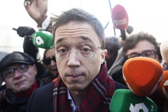 Así llegó Íñigo Errejón al juzgado