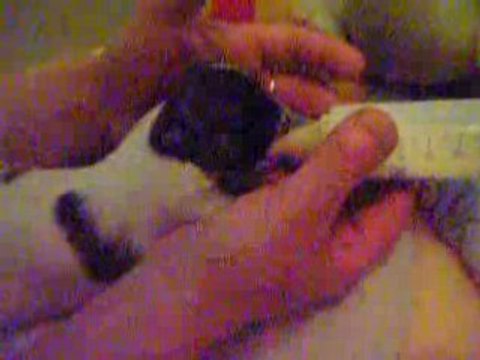 Bébé boit un peu au biberon