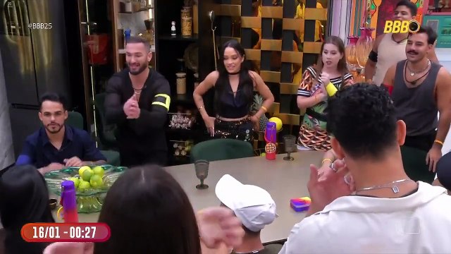 Belo reage após Gracyanne cantar sua música durante o BBB