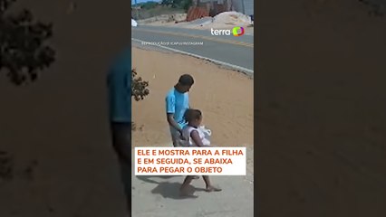Pai e filha são salvos de atropelamento após se abaixarem para pegar moeda, no Ceará #shorts