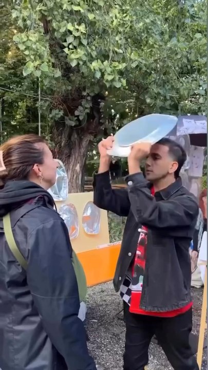 Stephano Fiorina, artiste d’art contemporain italien a une façon très particulière de réaliser des portraits !