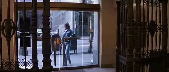 'Estoy aquí para masticar chicle...' icónica escena de la película They Live (1988)
