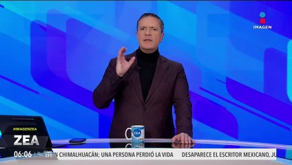 VIDEO: Mecánico revisa el motor de una camioneta en movimiento