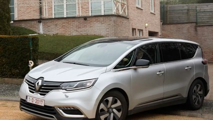 Junqueras y Puigdemont abandona su  encuentro en un coche con una matrícula con mensaje