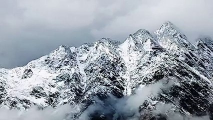 बर्फबारी के बाद मौसम हुआ सुहावना, पर्यटकों ने चेयर लिफ्ट से लिया वादियों का आनंद।