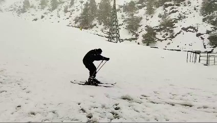 बर्फबारी के बाद मौसम हुआ सुहावना, पर्यटकों ने चेयर लिफ्ट से लिया वादियों का आनंद।
