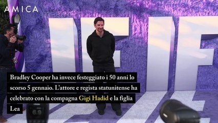 Da Angelina Jolie a Charlize Theron, le star che compiono 50 anni nel 2025