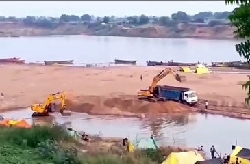 रेत माफिया आंध्र के अन्ना की मनमानी और दादागिरी से सीहोर सेंड ट्रक ओनर्स एसोसिएशन अनिश्चितकालीन हड़ताल पर