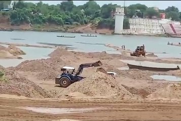 रेत माफिया आंध्र के अन्ना की मनमानी और दादागिरी से सीहोर सेंड ट्रक ओनर्स एसोसिएशन अनिश्चितकालीन हड़ताल पर